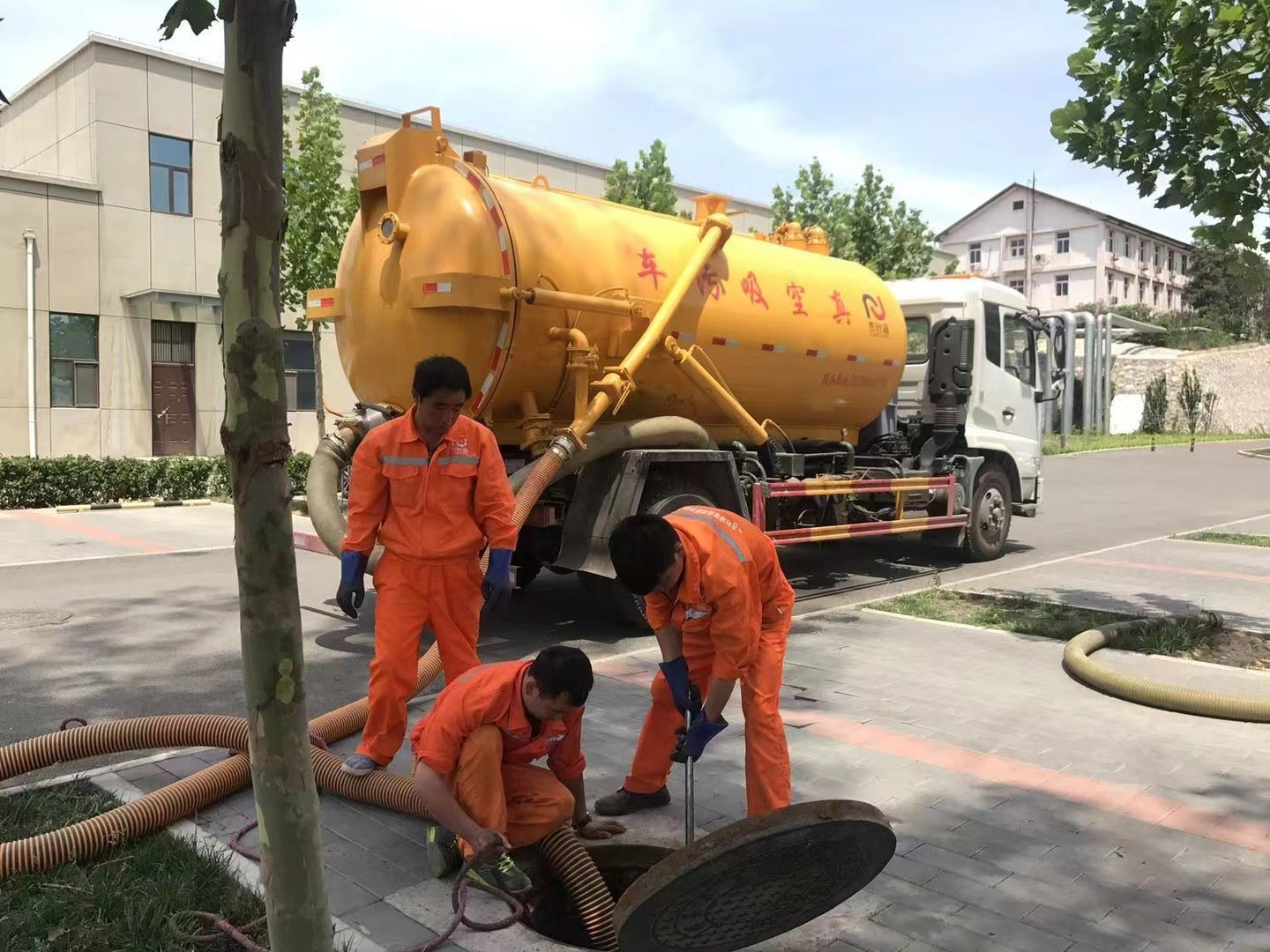美姑化粪池清理与5-8吨吸粪车施工效率分析